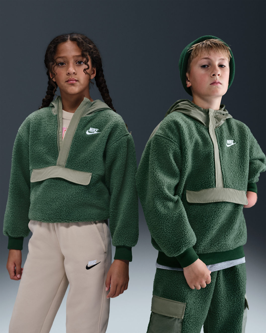 Sudadera con gorro de cierre 1/4 para niños talla grande Nike Sportswear Club Fleece - Abeto/Militar claro/Blanco