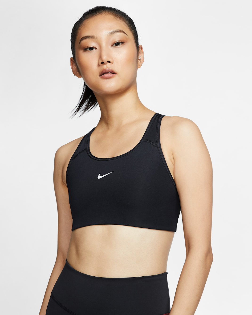 Nike Swoosh 女款中度支撐型一片式襯墊運動內衣 - 黑色/白色