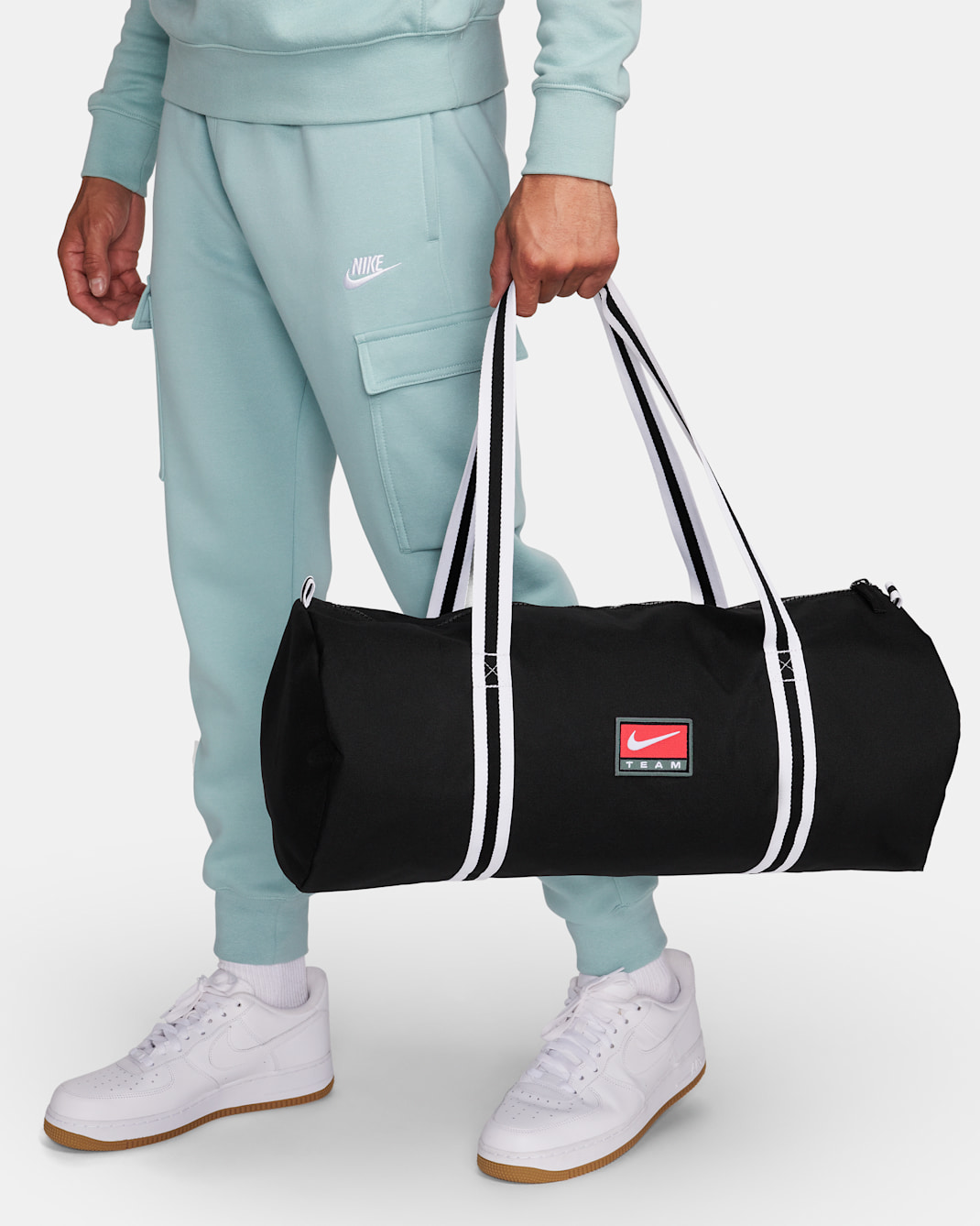 กระเป๋า Duffel Nike Heritage (30 ล.) - ดำ/ดำ/Mica Green