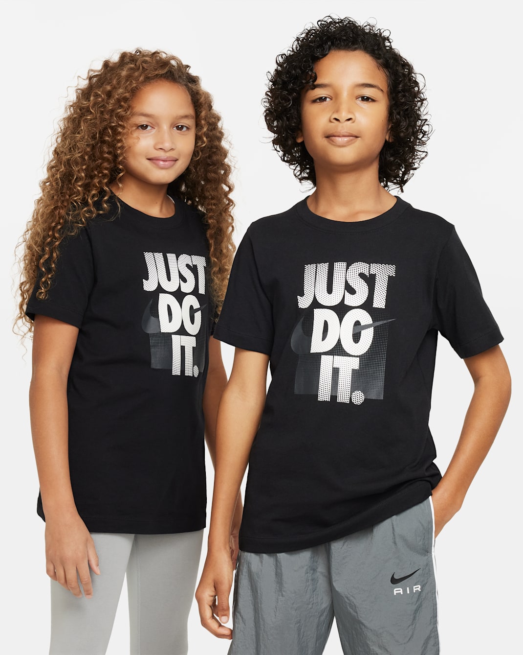 เสื้อยืดเด็กโต Nike Sportswear - ดำ