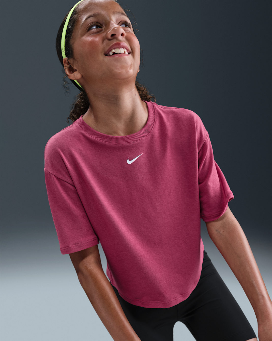 Playera de manga corta Dri-FIT para niña talla grande Nike One Relaxed - Remolacha dulce/Blanco