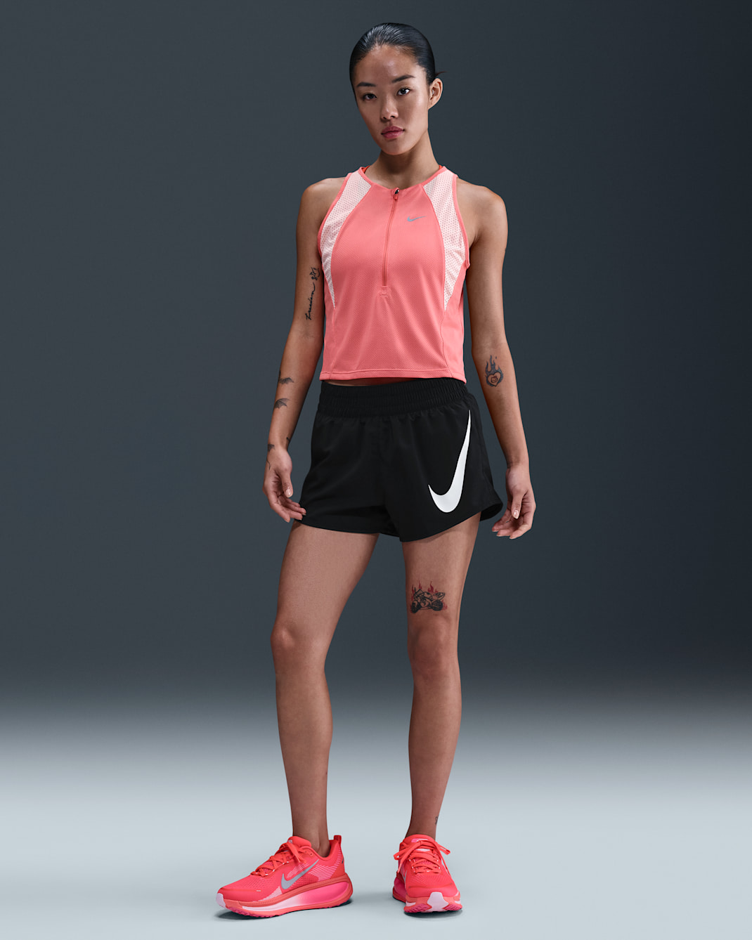 Nike One Swoosh 女款 Dri-FIT 中腰寬鬆 3" 隱藏式內裡跑步短褲 - 黑色/白色