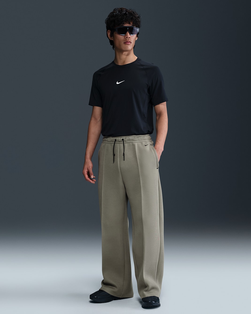 Nike Tech Men's Wide-Leg Fleece Pants - Light Army/Black