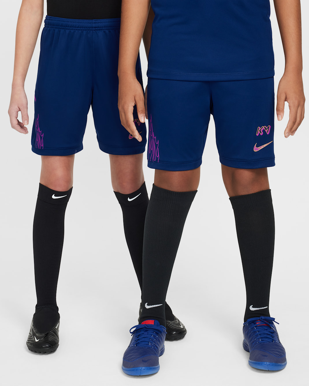 キリアン エムバペ アカデミー ジュニア Dri-FIT サッカーショートパンツ - ブルーボイド/ブルーボイド/ビビッドパープル/メタリックゴールド