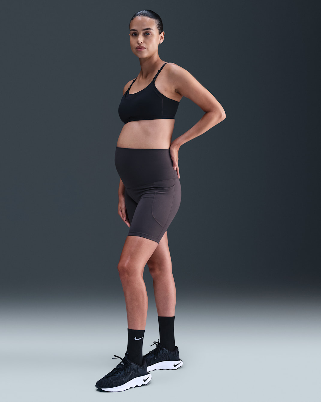 Shorts de ciclismo de maternidad Dri-FIT de tiro alto de 20 cm con bolsillos para mujer Nike (M) One - Gris trueno