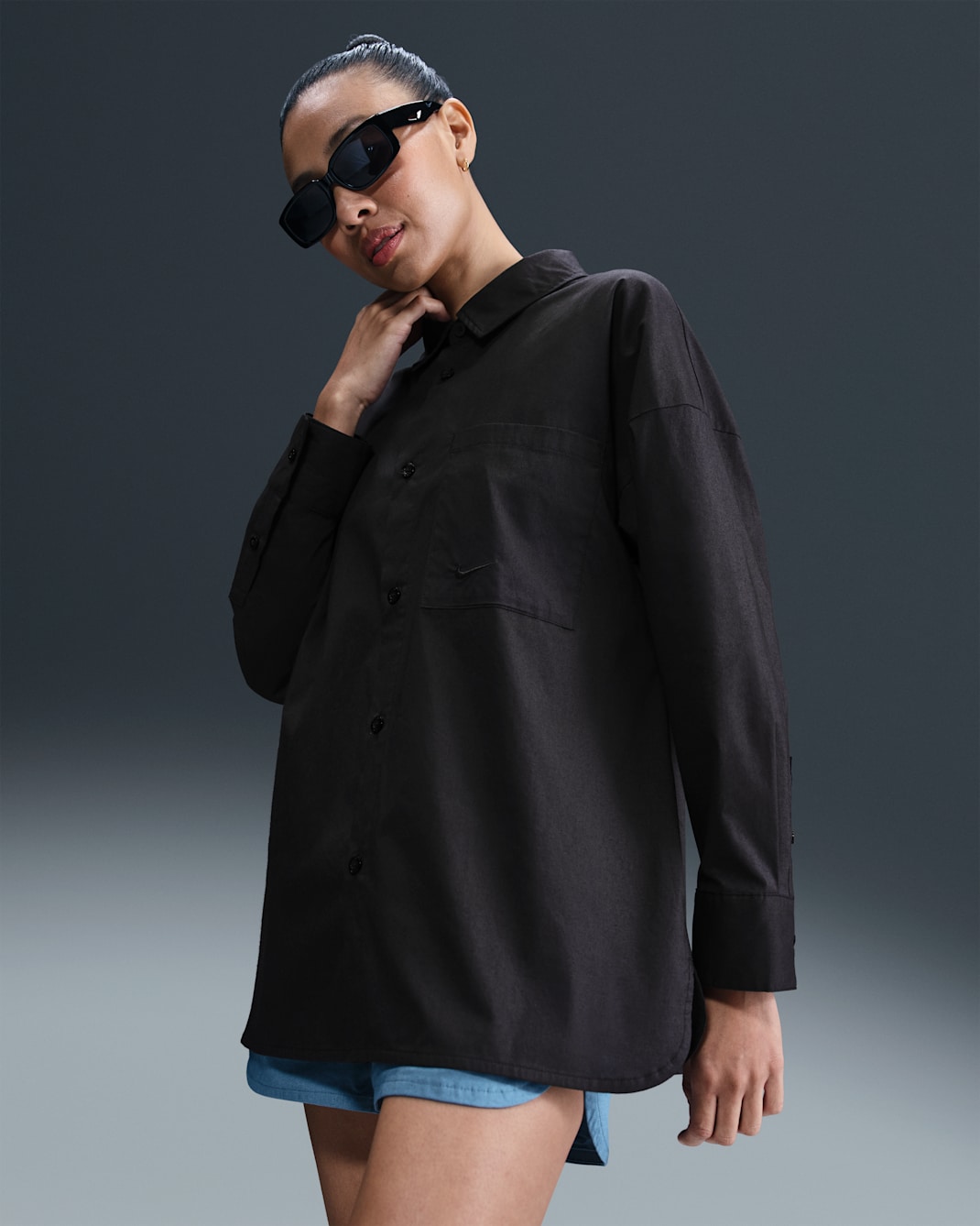 เสื้อติดกระดุมแขนยาวทรงหลวมผู้หญิง Nike Sportswear Chill Poplin - ดำ/ดำ