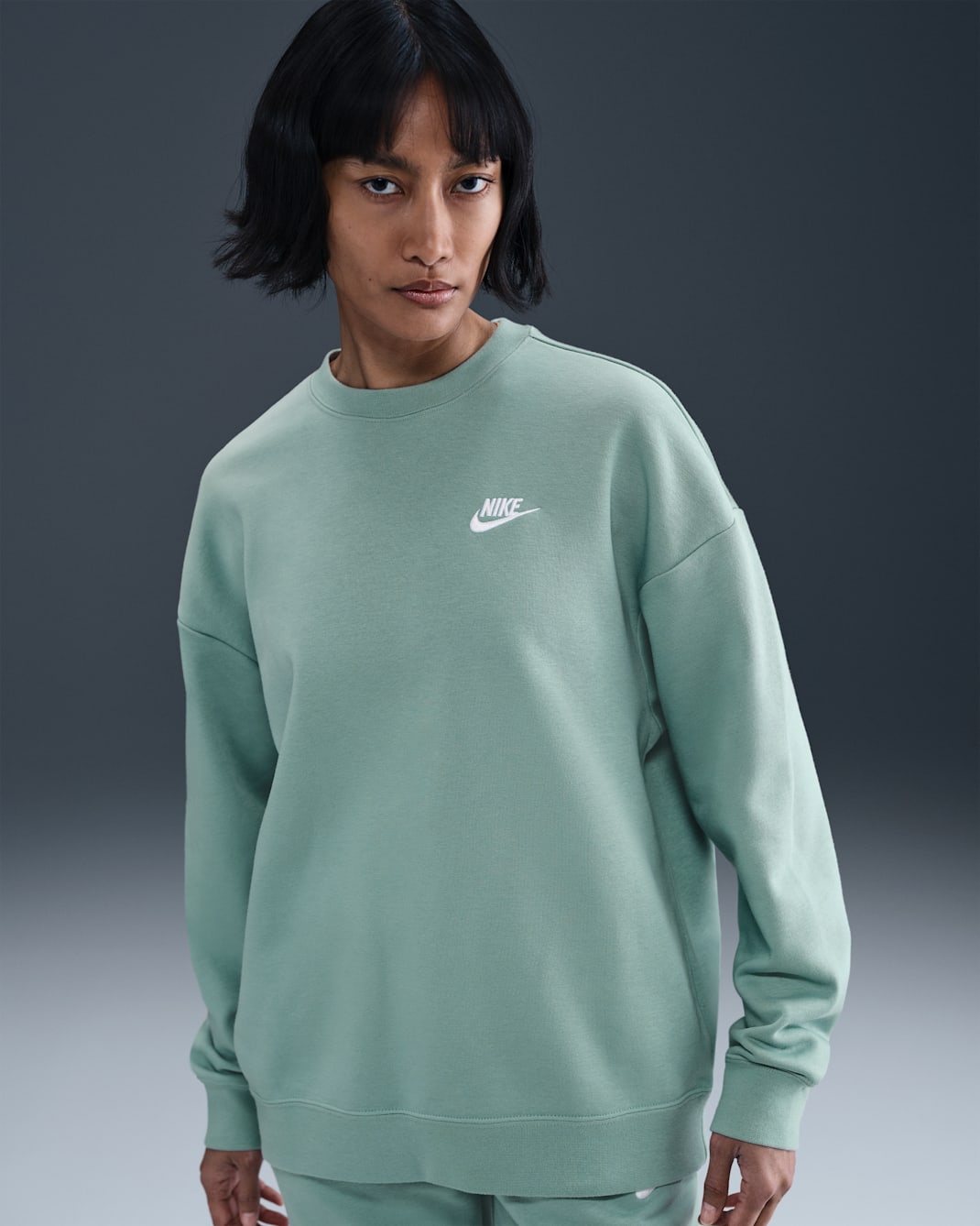 Nike Sportswear Club Fleece Women's Loose Crew-Neck Sweatshirt - Cannon/White