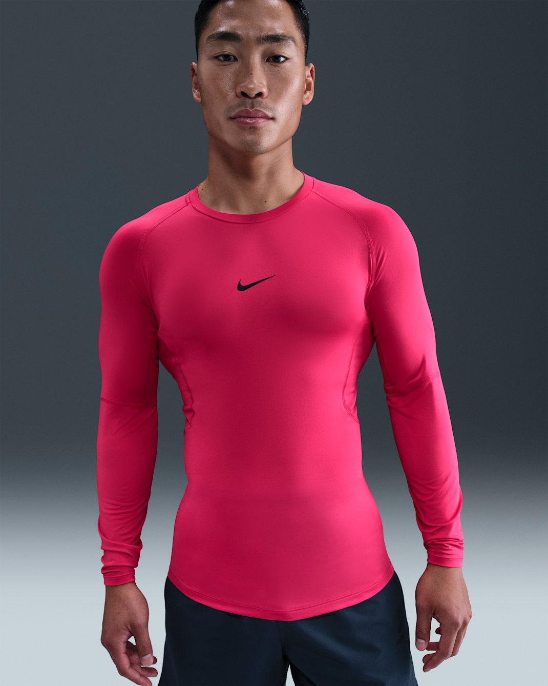 Nike Pro Men's Dri-FIT Dri-FIT Fitness-Longsleeve mit enger Passform für Herren - Rush Pink/Schwarz