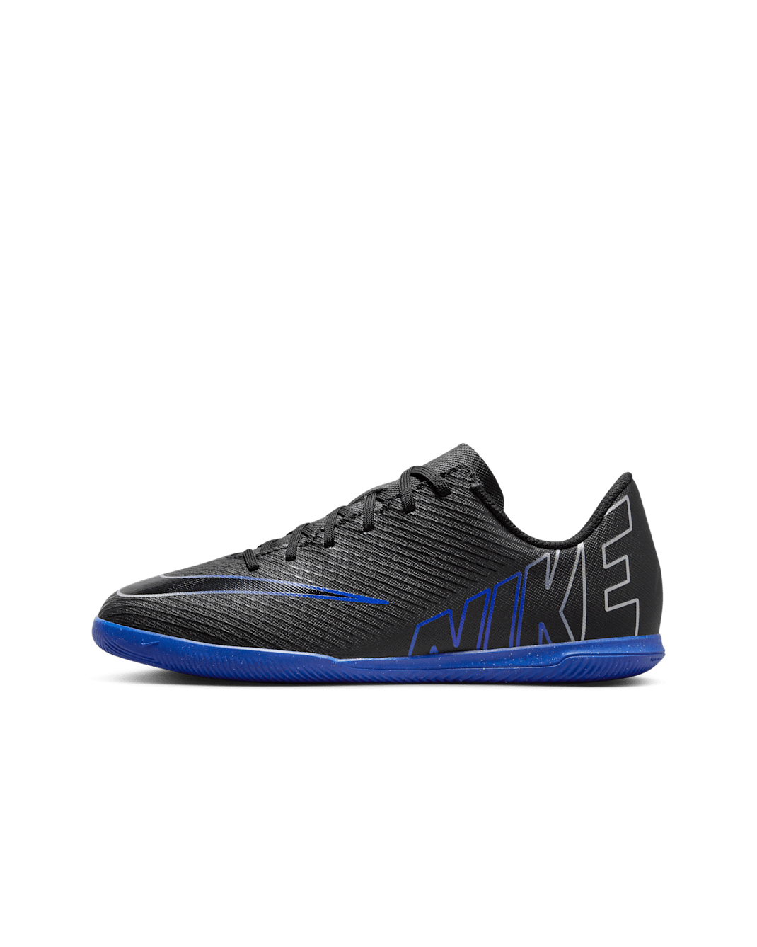 Nike Jr. Mercurial Vapor 15 Club alacsony szárú futballcipő gyerekeknek/nagyobb gyerekeknek, fedett pályára - Fekete/Hyper Royal/Chrome