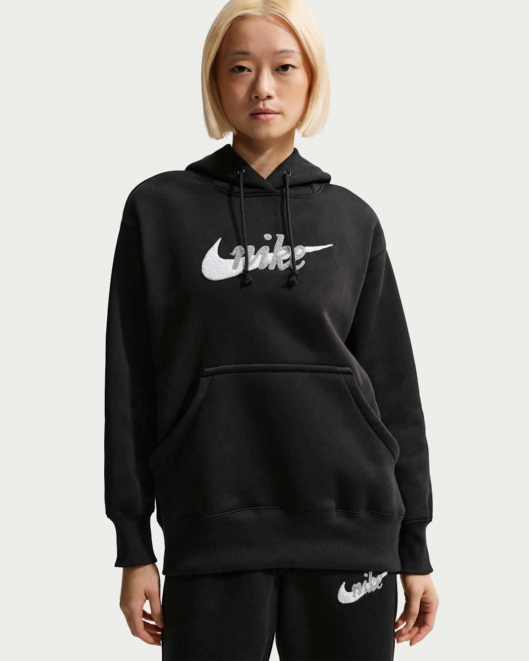 나이키 스포츠웨어 피닉스 플리스 여성 오버사이즈 로고 후디(플러스 사이즈) - 블랙/서밋 화이트