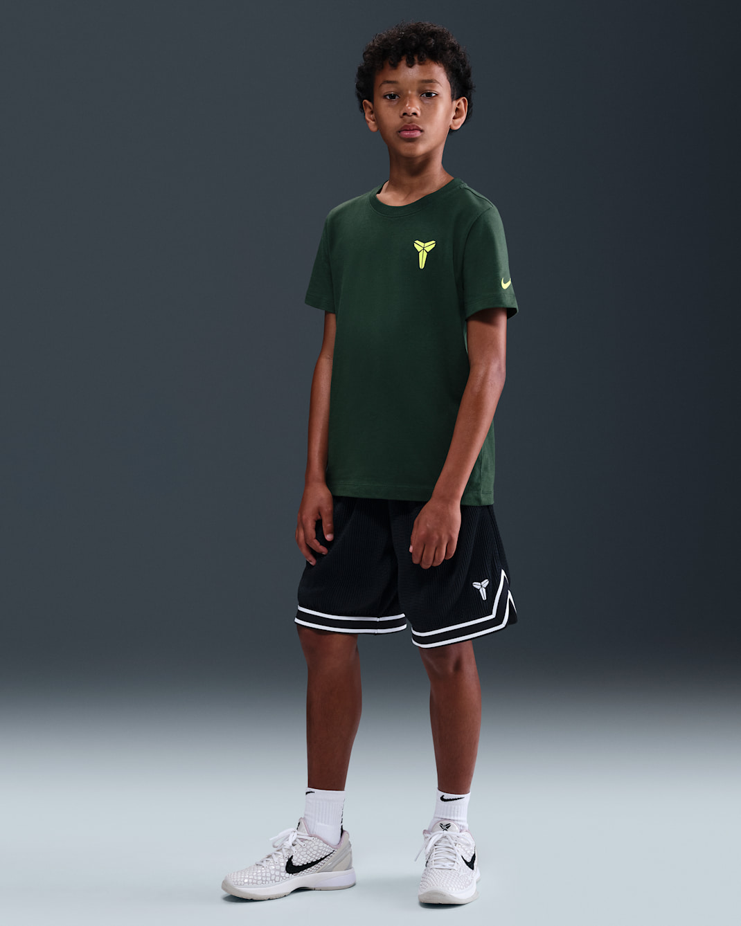กางเกงบาสเก็ตบอลขาสั้นมีจีบเด็กโต Kobe (ชาย) - ดำ/ขาว
