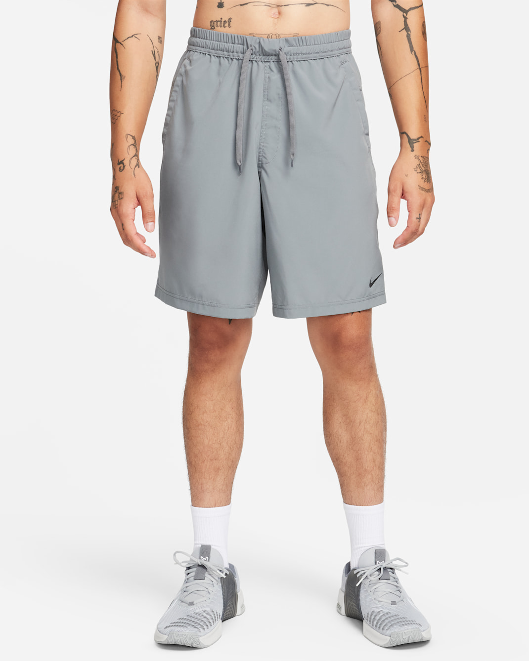 Shorts versátiles Dri-FIT de 23 cm sin forro para hombre Nike Form - Gris humo/Negro