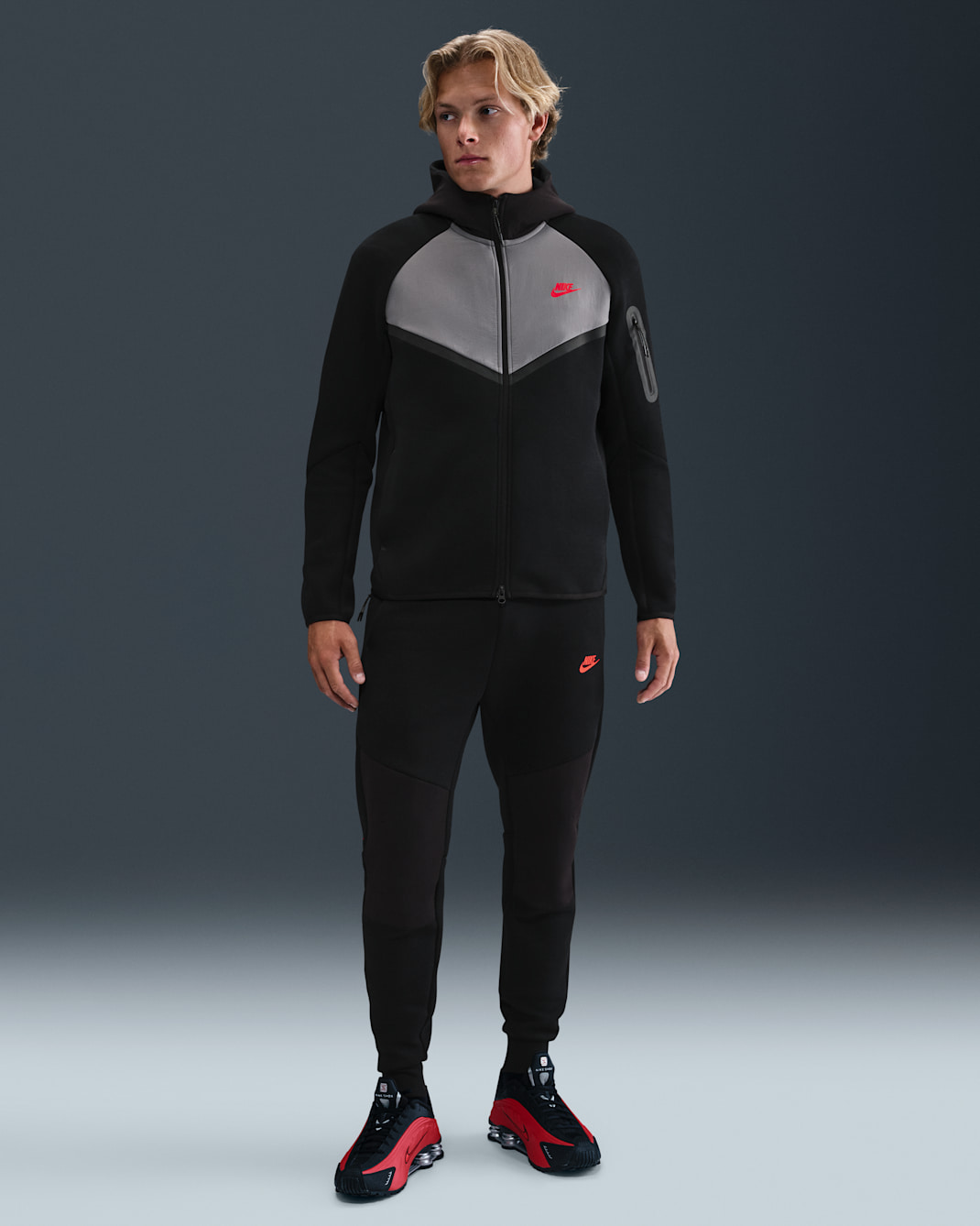 Nike Tech Fleece-Jogger (Herren) - Schwarz/Schwarz/Bright Crimson