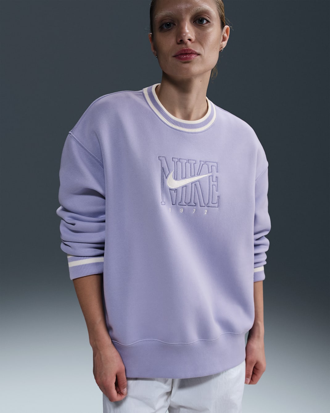 Nike Sportswear Phoenix Fleece Women's Oversized Graphic Crew-Neck Sweatshirt - Lilac Ice