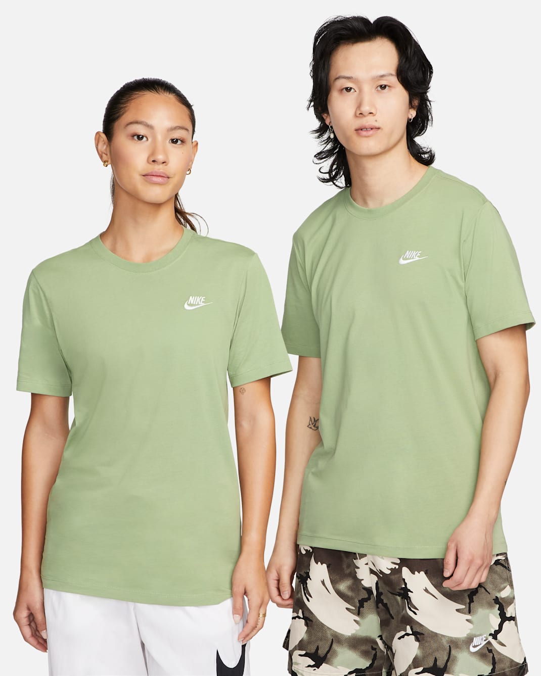 Nike Sportswear Club 男款 T 恤 - Oil Green