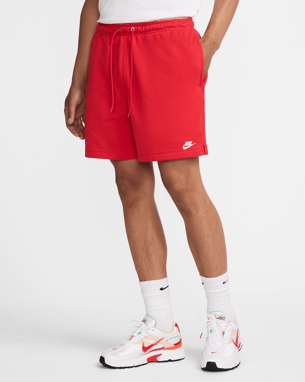 Shorts de French Terry Flow para hombre Nike Club - Rojo universitario/Rojo universitario/Blanco