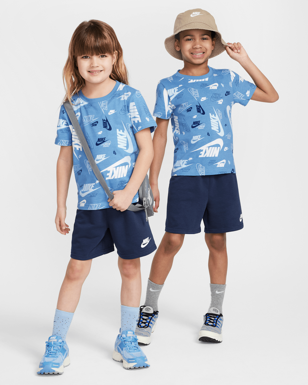 Nike Conjunt de samarreta estampada i pantalons curts de teixit French Terry lleugers - Nen/a petit/a - Midnight Navy