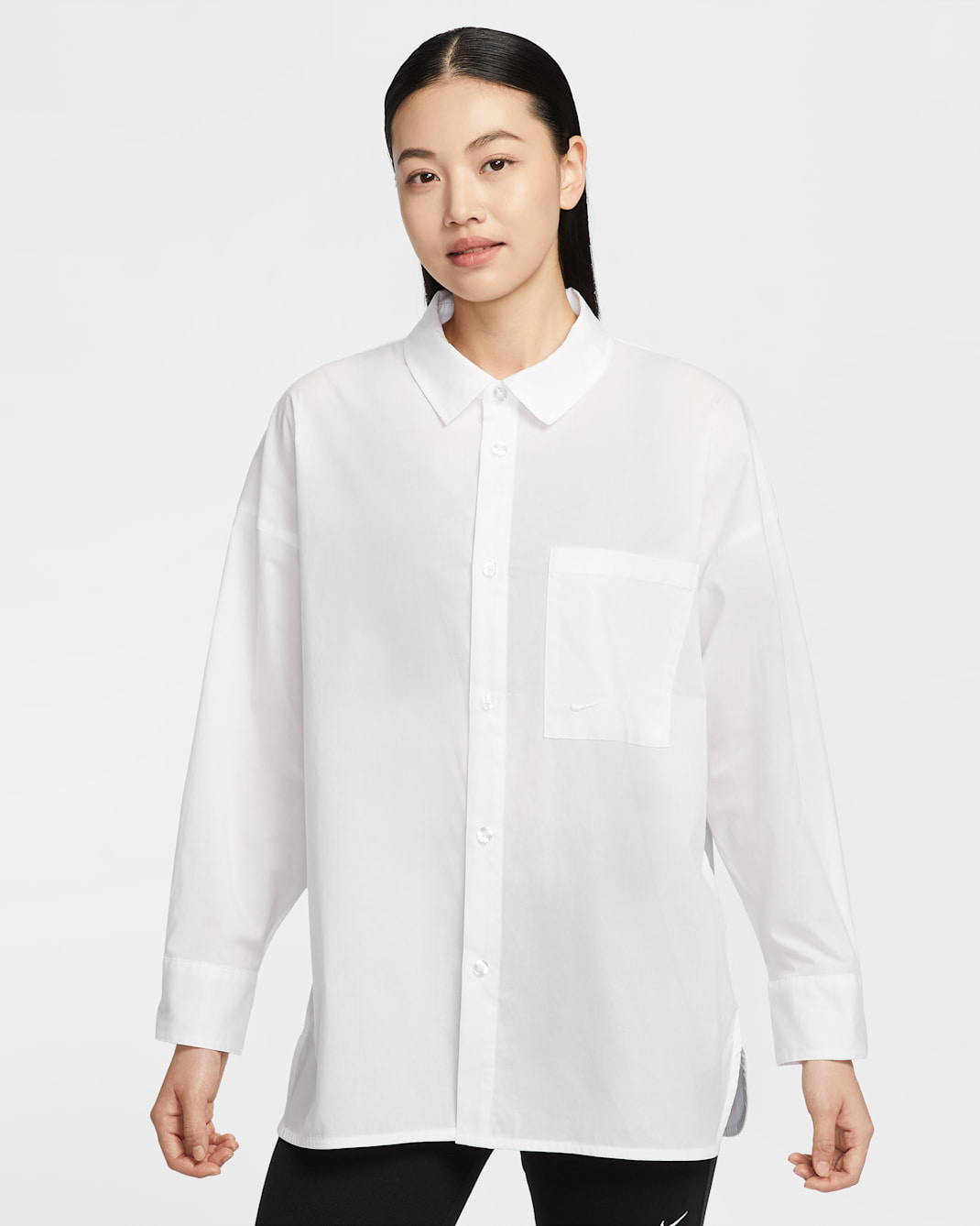 เสื้อติดกระดุมแขนยาวทรงหลวมผู้หญิง Nike Sportswear Chill Poplin - ขาว/ขาว