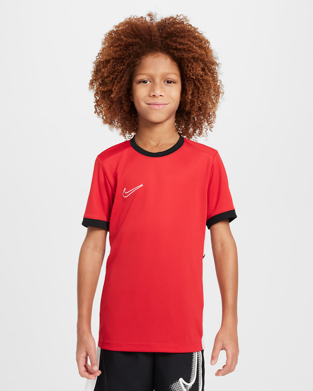 Playera de fútbol de manga corta Dri-FIT para niños talla grande Nike Academy - Rojo universitario/Negro/Blanco/Blanco