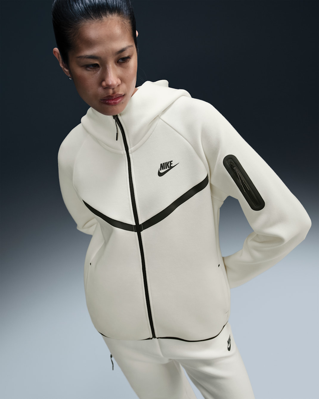 Huvtröja med hel dragkedja Nike Sportswear Tech Fleece Windrunner för kvinnor - Pale Ivory/Svart