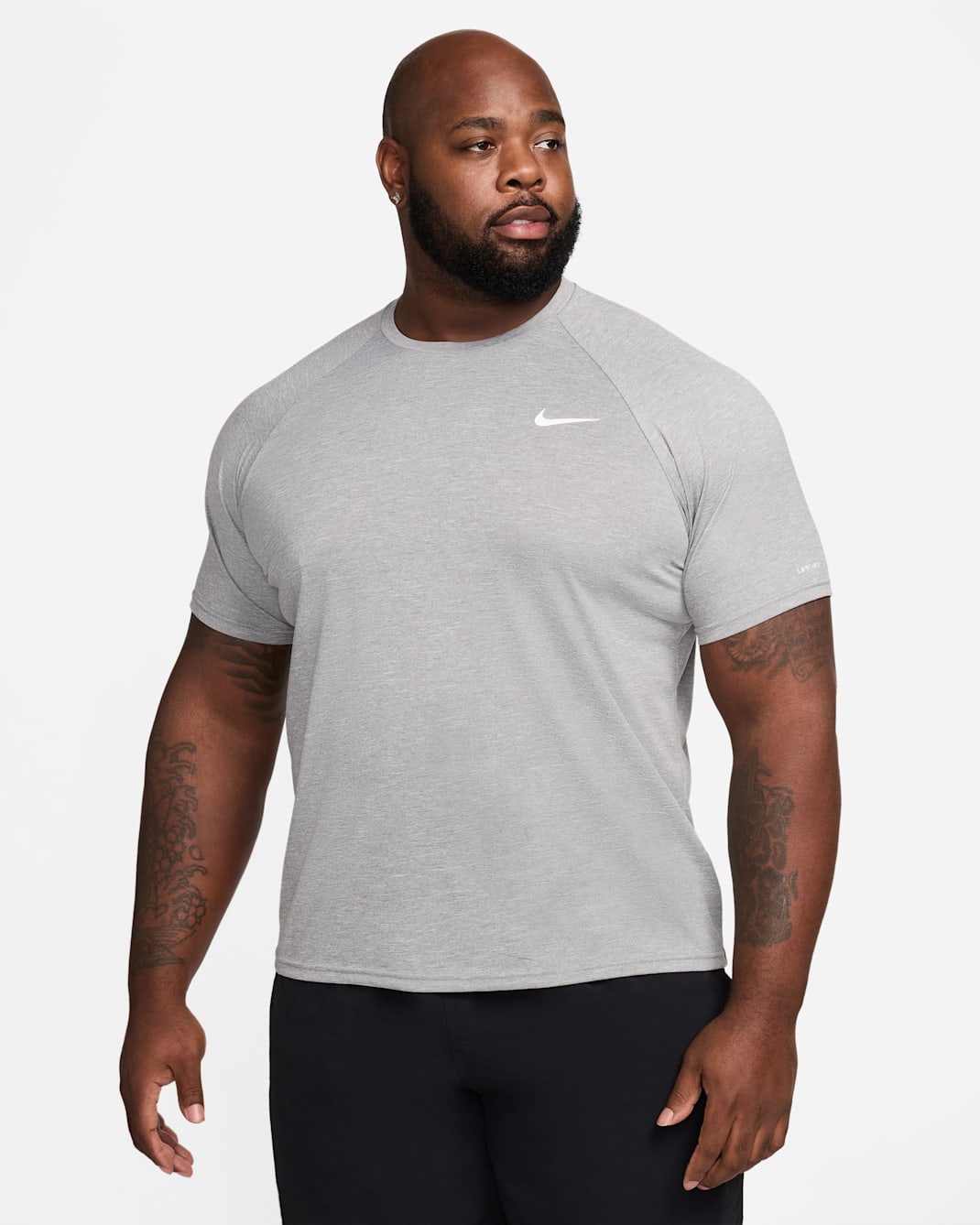Playera de manga corta Dri-FIT UV para hombre (personas altas y tallas grandes) Nike Swim Hydroguard Essential - Gris partícula