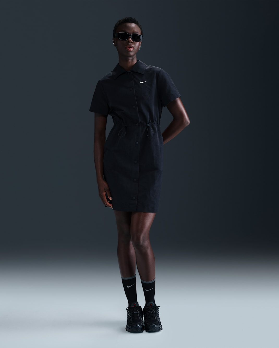 Nike Sportswear Everything Wovens Kurzarm-Minikleid (Damen) - Schwarz/Weiß