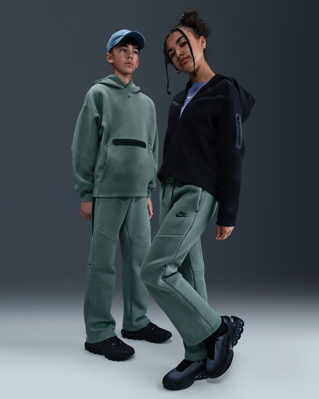 Nike Sportswear Tech Fleece Genç Çocuk (Erkek) Açık Paçalı Eşofman Altı - Clay Green/Siyah/Siyah