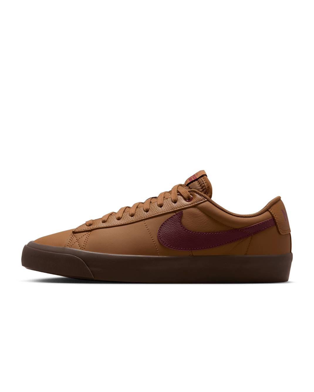 Tenis para hombre Nike SB Blazer Low Pro GT - Tostado británico claro/Tostado británico claro/Amarillo goma/Rojo team oscuro