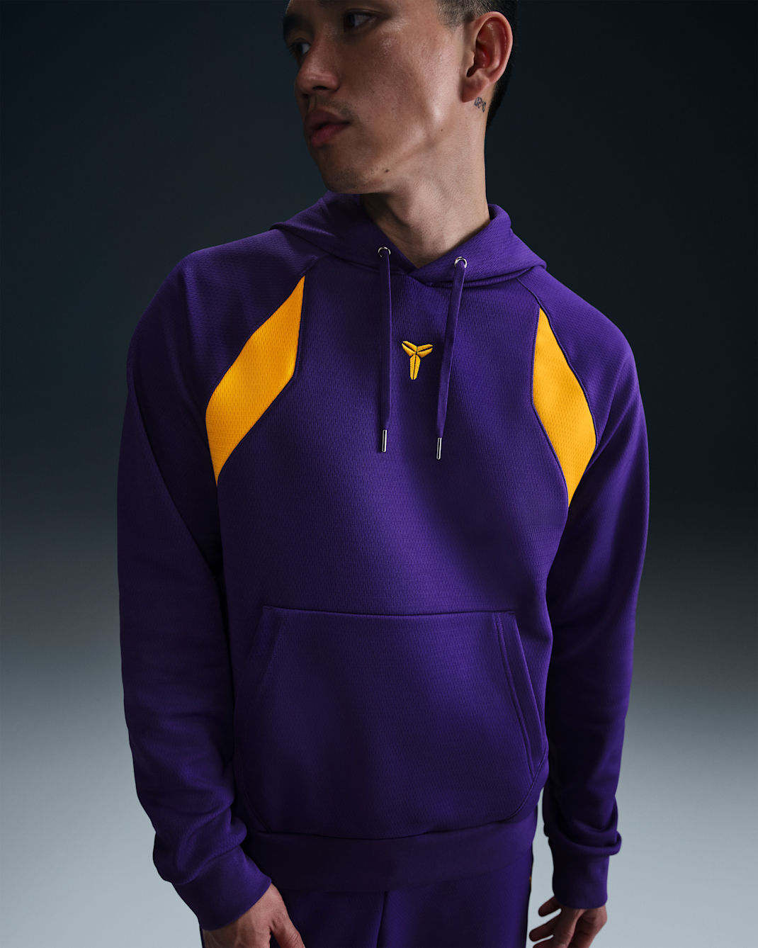 コービー Therma-FIT プルオーバー パーカー - コートパープル/ユニバーシティゴールド/ユニバーシティゴールド