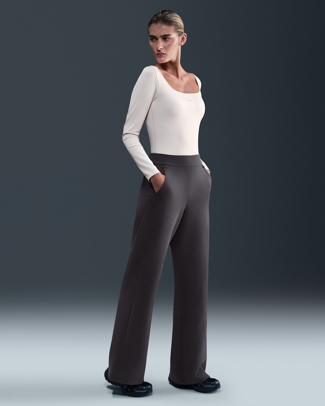 Pantalon taille haute ample et évasé Dri-FIT Nike 24.7 ImpossiblySoft pour femme - Thunder Grey/Dark Shadow