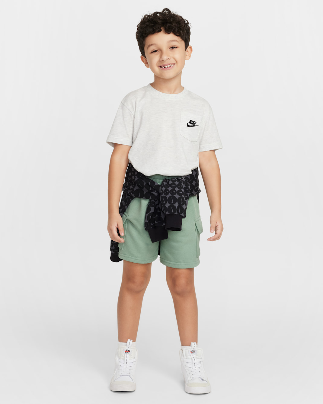 Conjunto de playera y shorts de French Terry con bolsillos para niños talla pequeña Nike Sportswear - Vapor