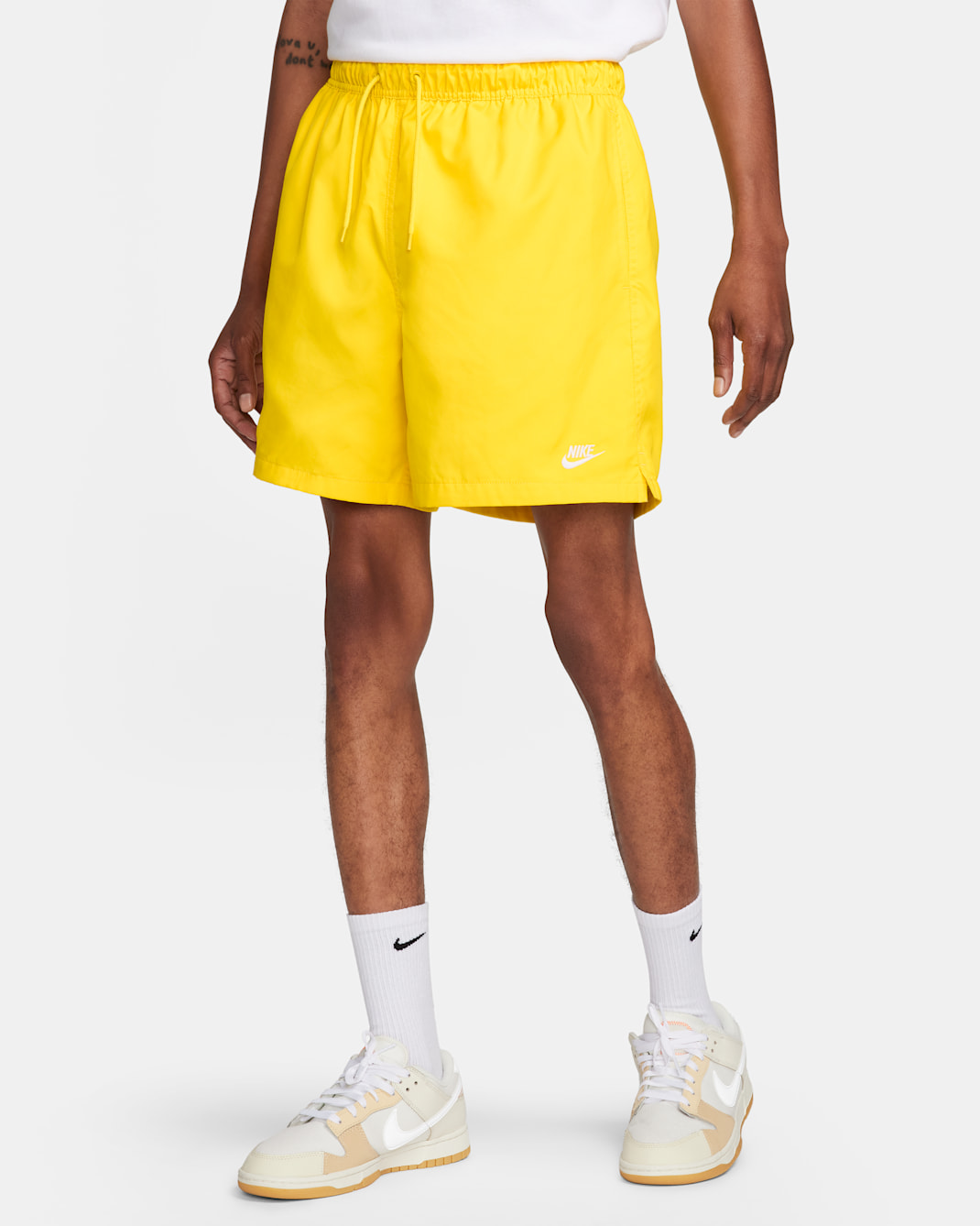 Nike Club Flow-Webshorts für Herren - Lightning/Weiß