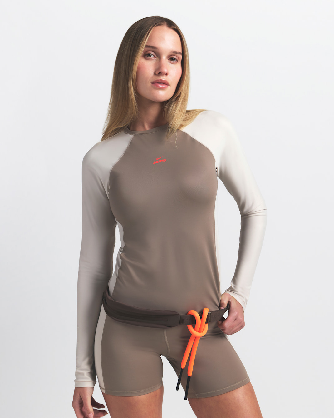 NikeSKIMS Shine Women's Long-Sleeve Crew-Neck Top - NSKM TRUFFLE/NSKM STONE