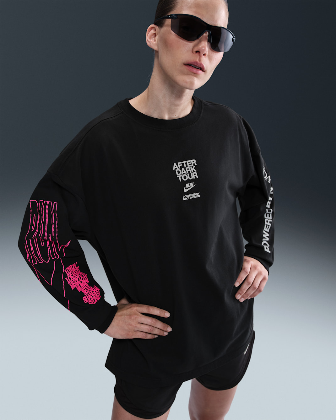 Långärmad t-shirt i oversize-modell Nike After Dark Tour med tryck för kvinnor - Svart
