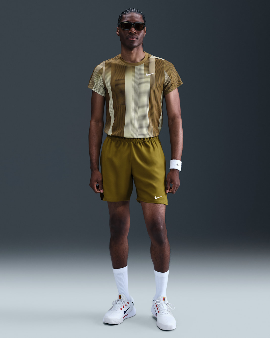 Shorts de tenis Dri-FIT de 18 cm para hombre NikeCourt Victory - Chaleco oliva/Blanco