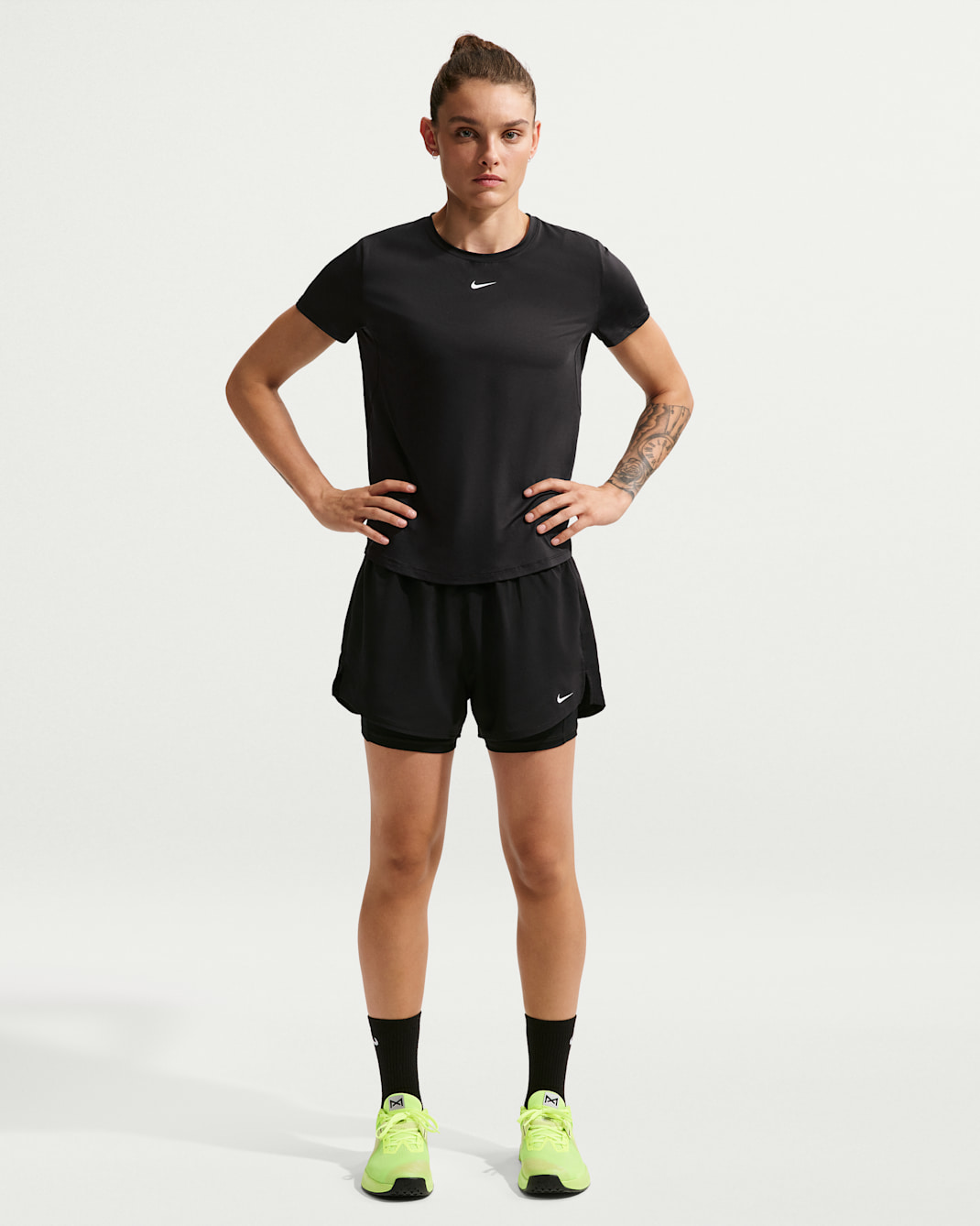 Shorts 2 en 1 Dri-FIT de tiro alto de 8 cm para mujer Nike One - Negro/Blanco