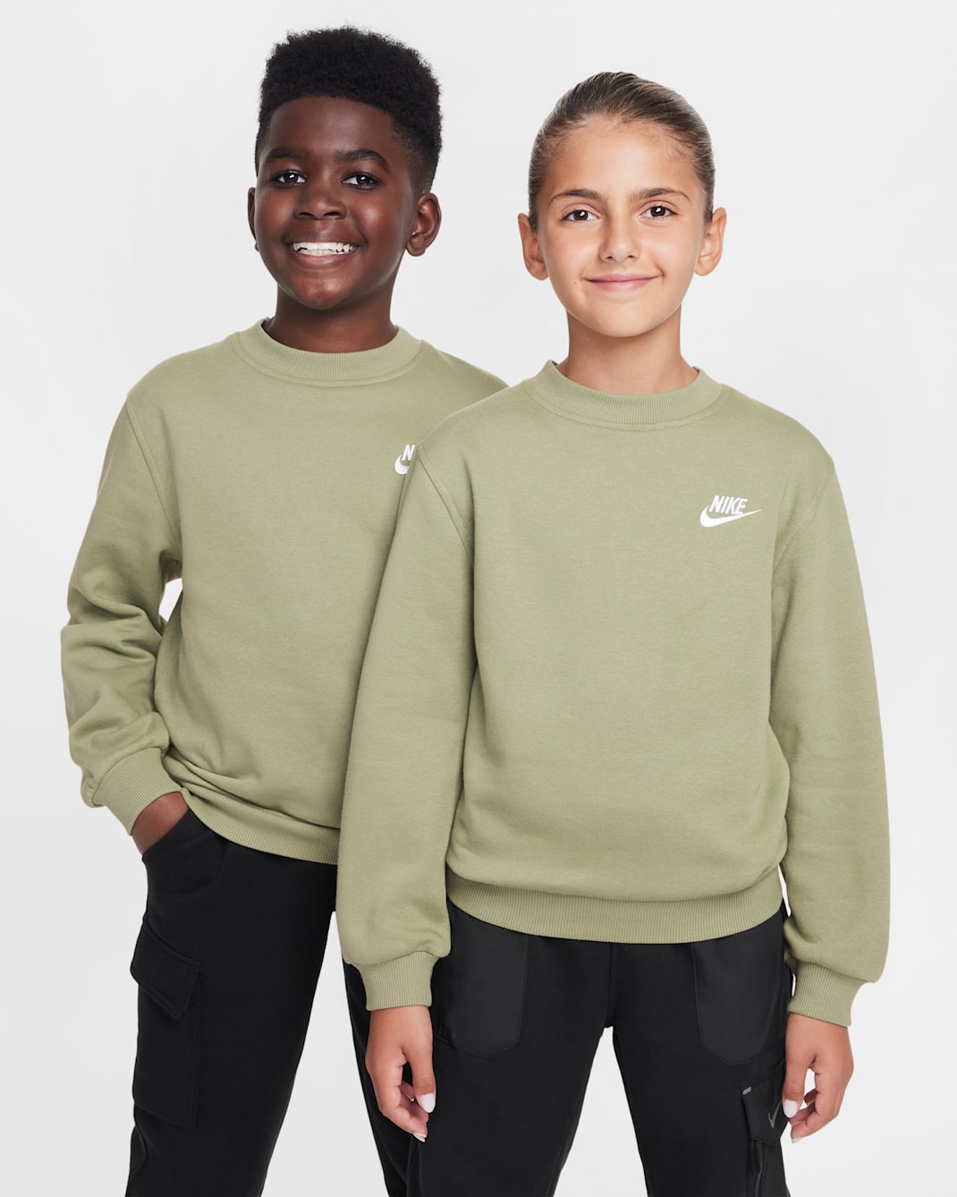 나이키 스포츠웨어 클럽 플리스 주니어 스웻셔츠 - 오일 그린/화이트