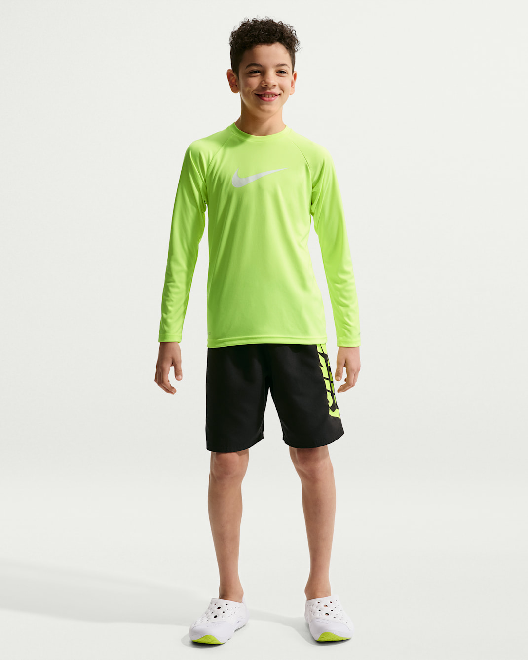 나이키 스윔 브레이커 주니어(남아) 7인치 브리프 라인드 발리 쇼츠 - 블랙/블랙/블랙/볼트