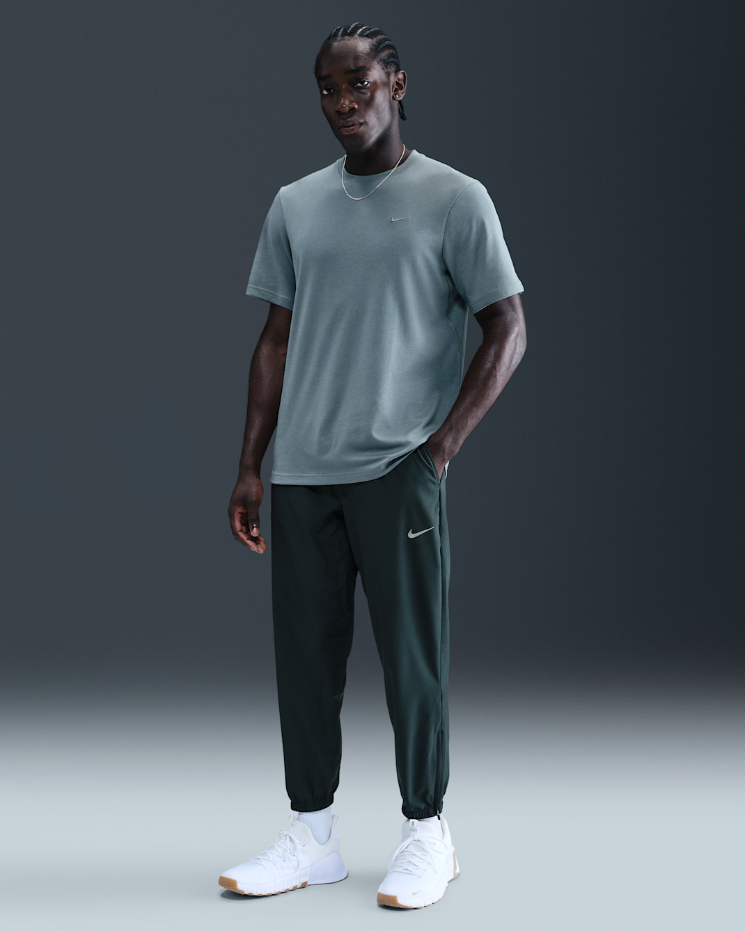 Nike Form Dri-FIT avsmalnet, allsidig herrebukse - Seaweed/Svart