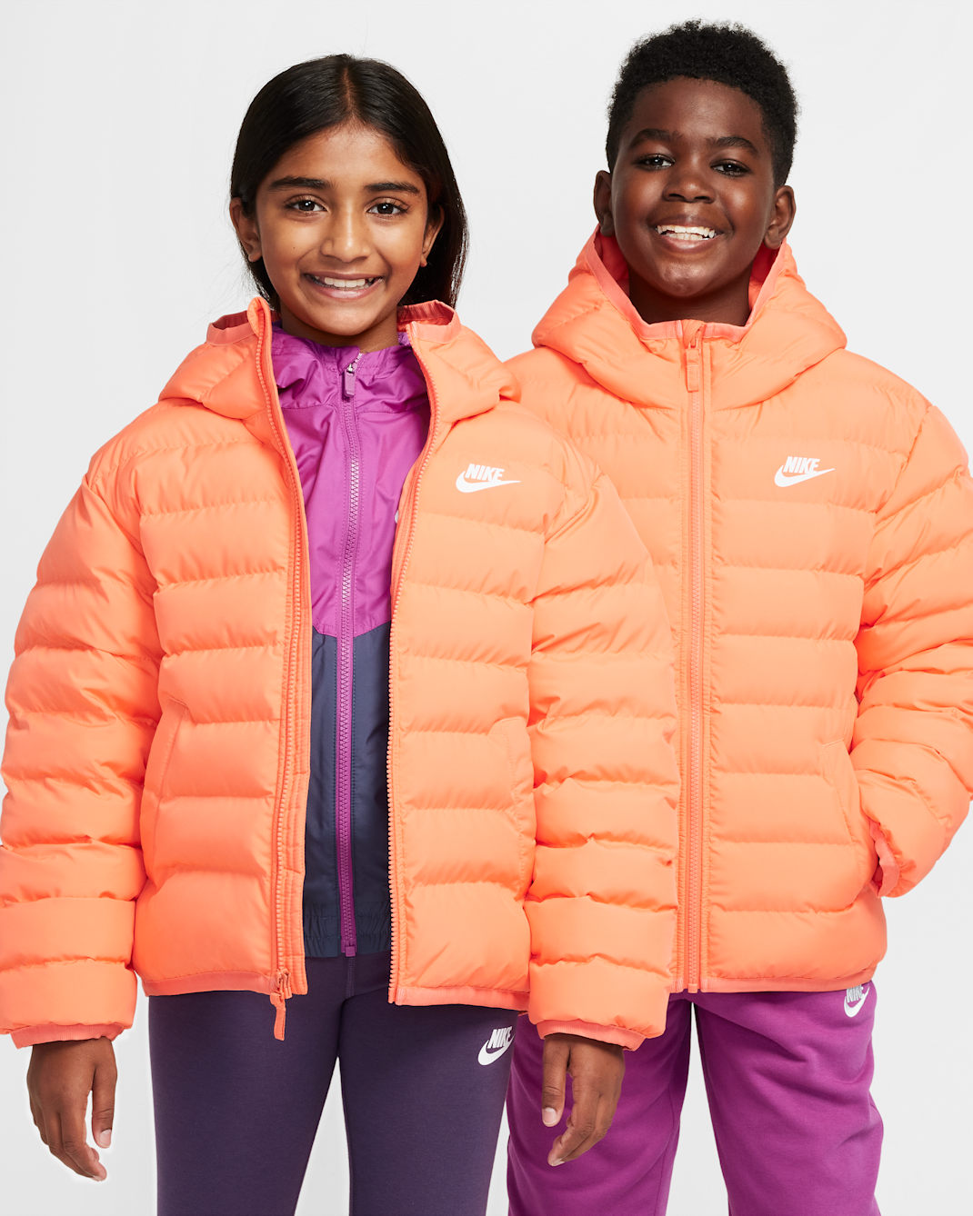 ナイキ スポーツウェア ライトウェイト シンセティック フィル ジュニア ルーズ フーデッド ジャケット - ライトワイルドマンゴー/ライトワイルドマンゴー/ホワイト