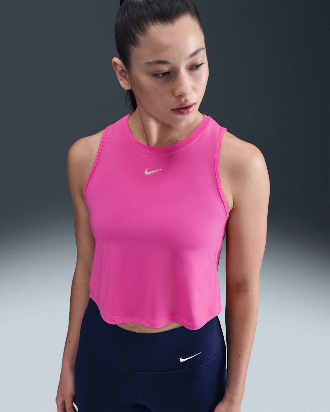 Camisola sem mangas recortada Dri-FIT Nike One Classic para mulher - Rosa Playful/Branco