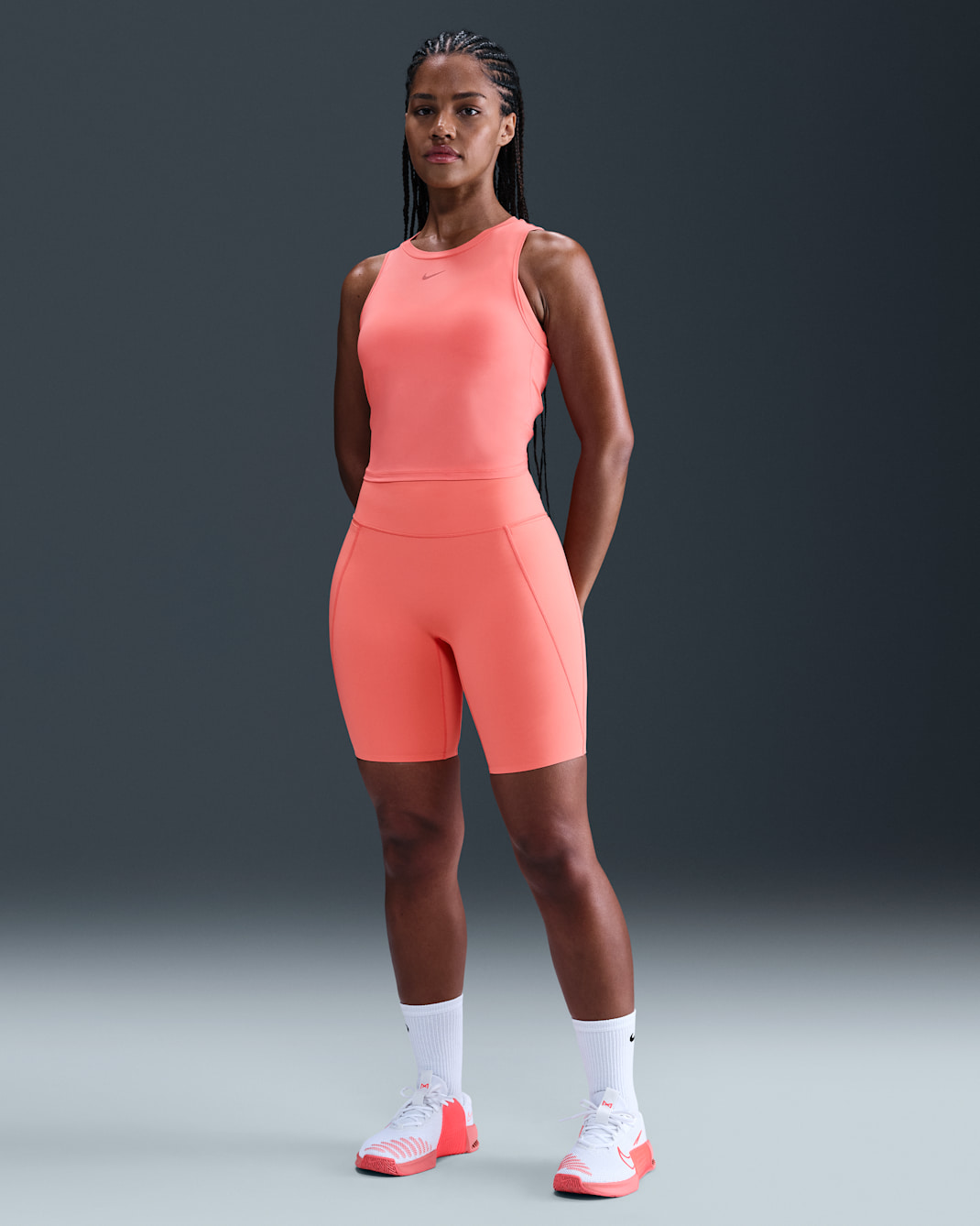 Shorts de ciclismo de tiro alto de 20 cm sin costura frontal para mujer Nike Universa - Brasa mágica/Rojo pista/Langosta
