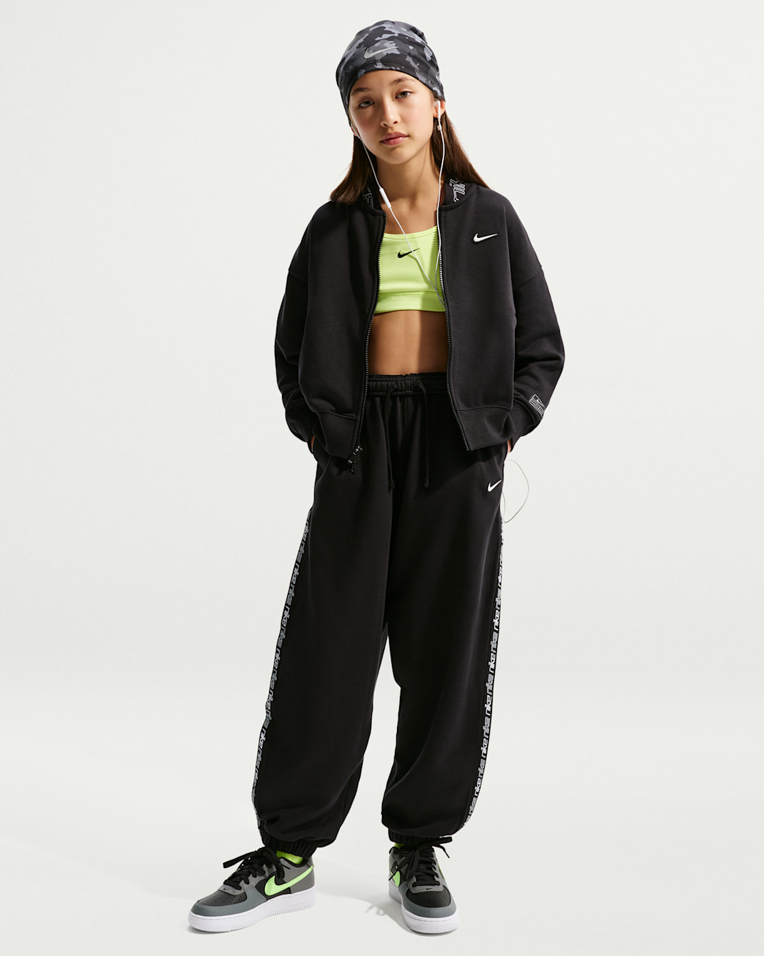 Nike Sportswear Older Kids' (Girls') Fleece Trousers - Black