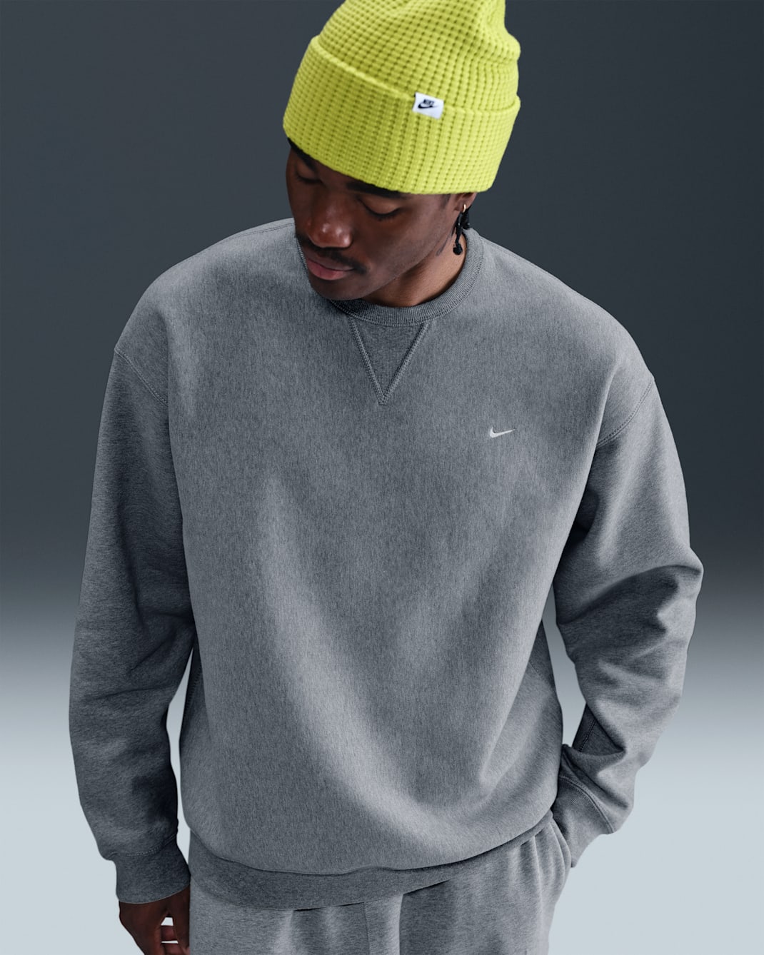 Nike Solo Swoosh Men's Fleece Crew - Dark Grey Heather/White