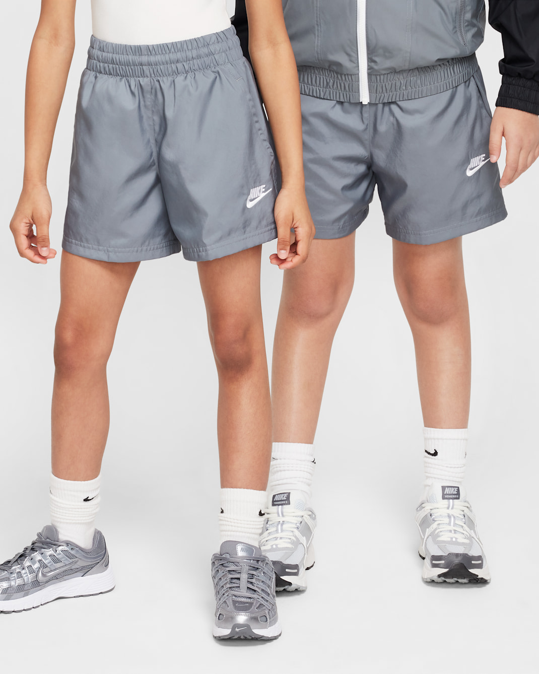 Nike Sportswear Club Big Kids' 4.5" Woven Shorts - Smoke Grey/White