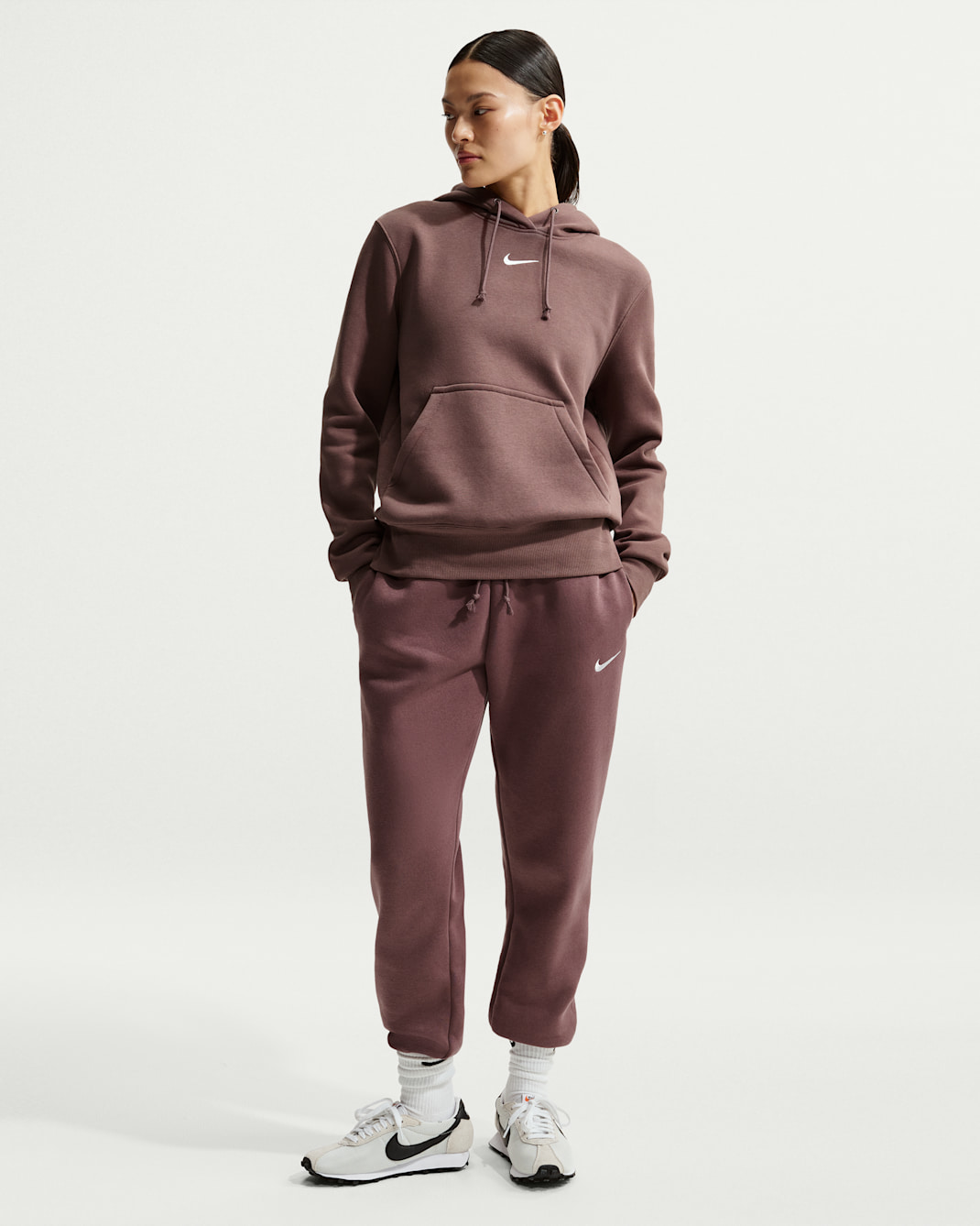 Nike Sportswear Phoenix Fleece fleecejoggebukse med mellomhøyt liv til dame - Tattoo/Sail