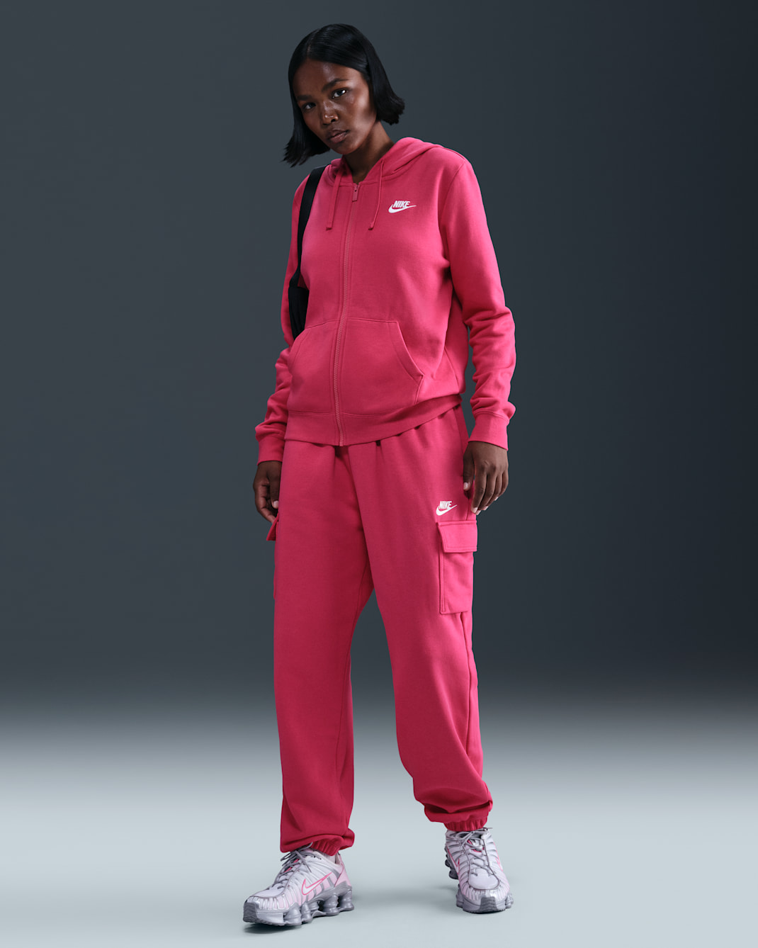 Nike Sportswear Club Fleece Women's Mid-Rise Oversized Cargo Sweatpants - Rush Pink/White