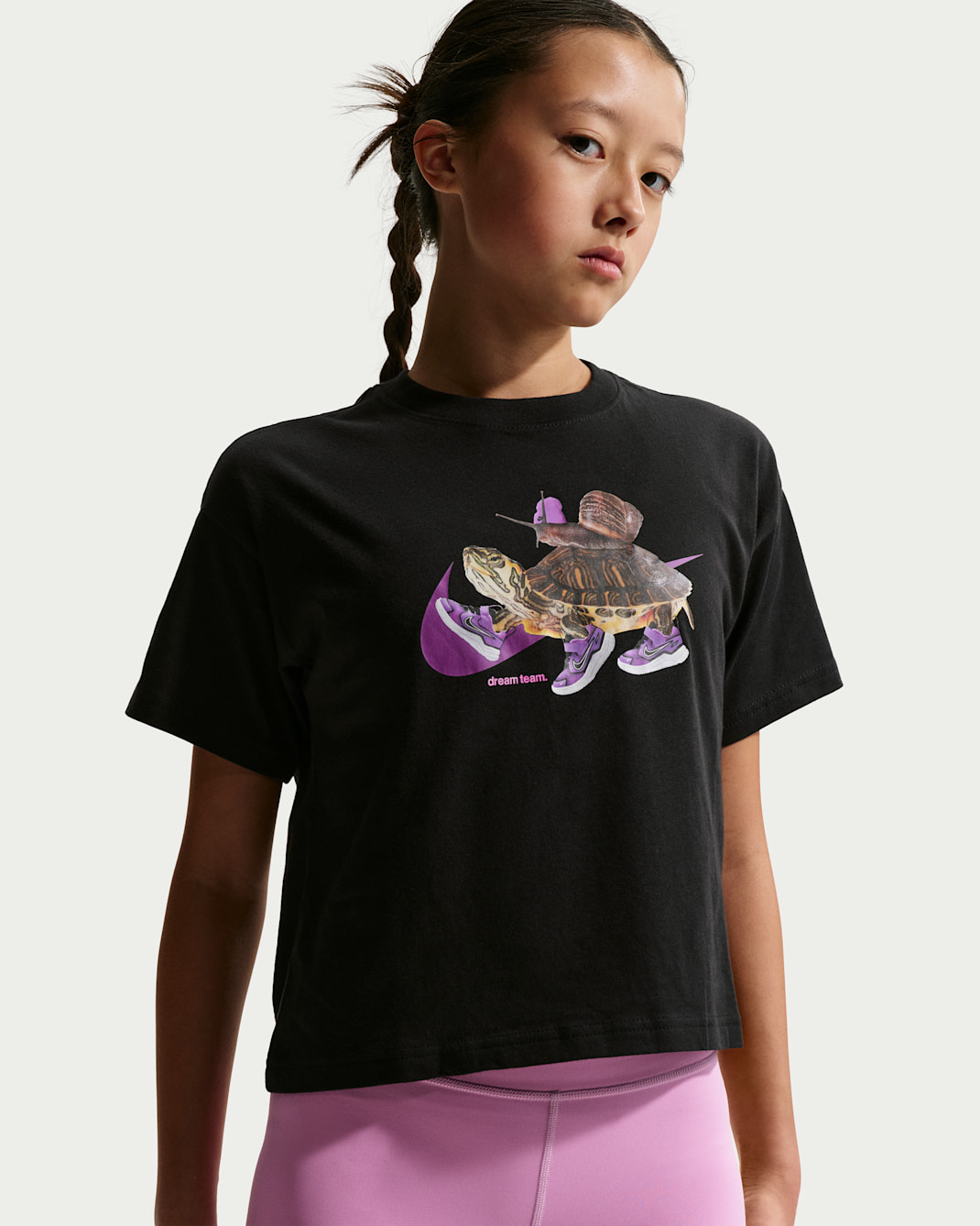 เสื้อยืดเด็กโตทรงบ็อกซี่ Nike Sportswear (หญิง) - ดำ