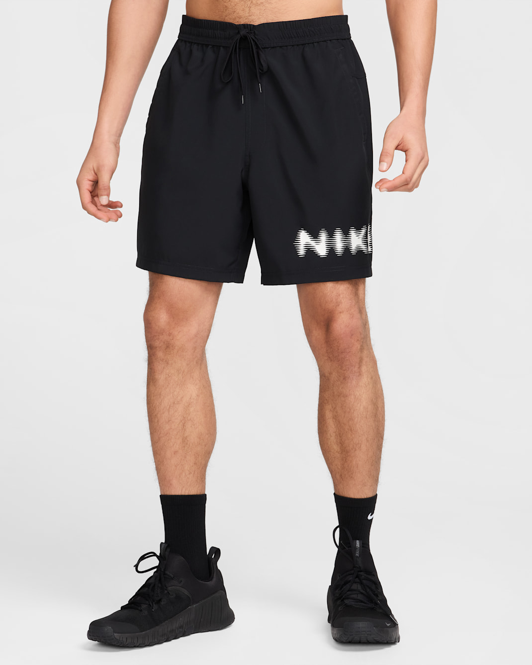 Shorts versátiles Dri-FIT de 18 cm sin forro para hombre Nike Form - Negro/Blanco