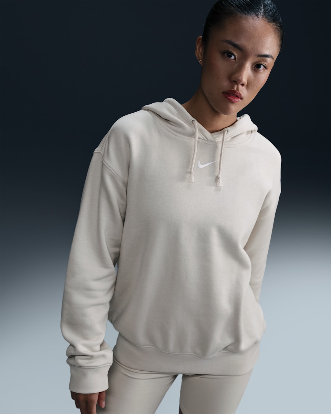 ナイキ スポーツウェア コレクション エッセンシャル ウィメンズ オーバーサイズド フリース パーカー - ライトオールウッドブラウン/ホワイト